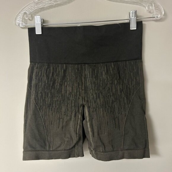 Lululemon Deep Camo Sculpt Shorts - Picture 1 of 3